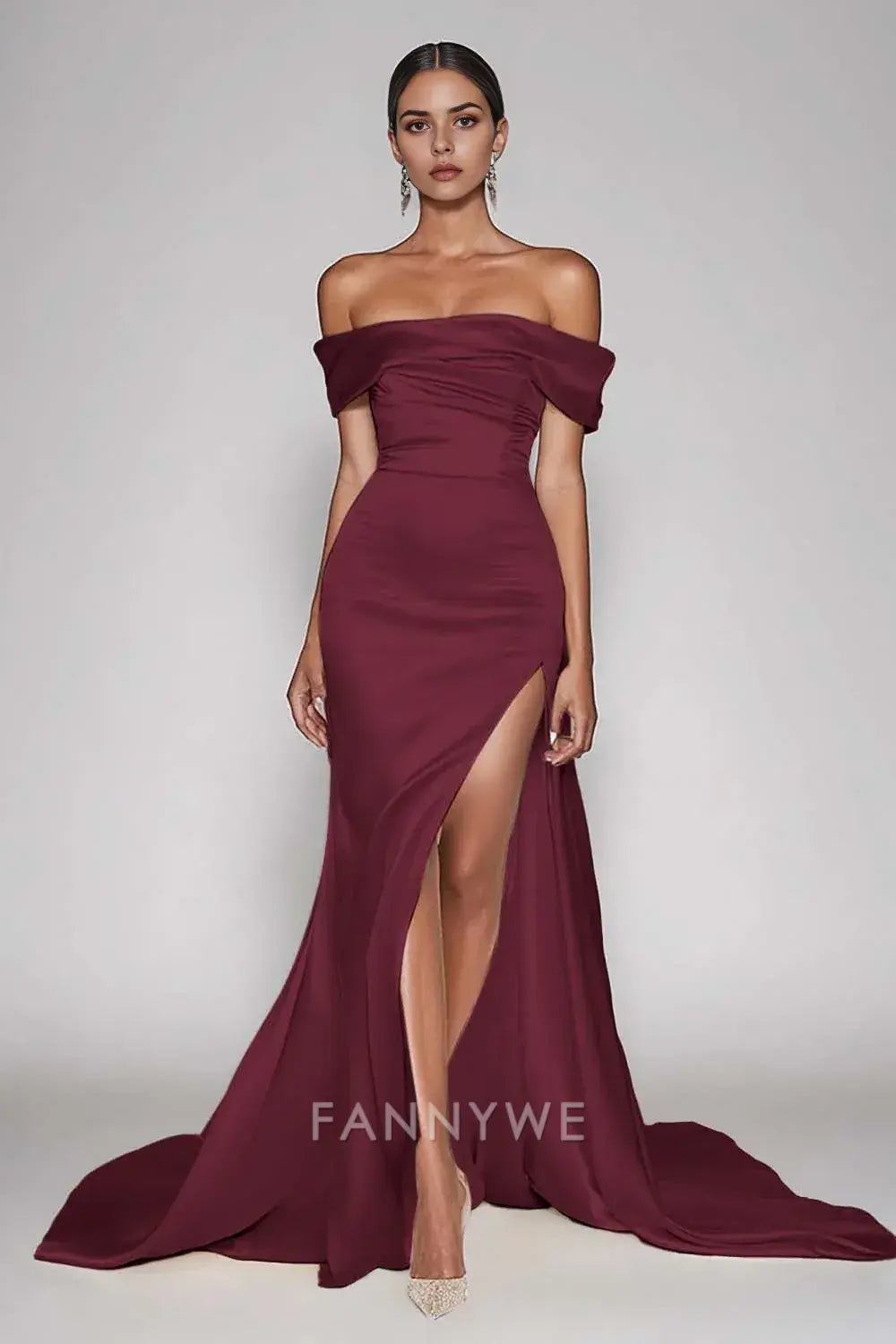 Vestido de fiesta largo con abertura y hombros descubiertos de satén cabernet sencillo de FannyWe 