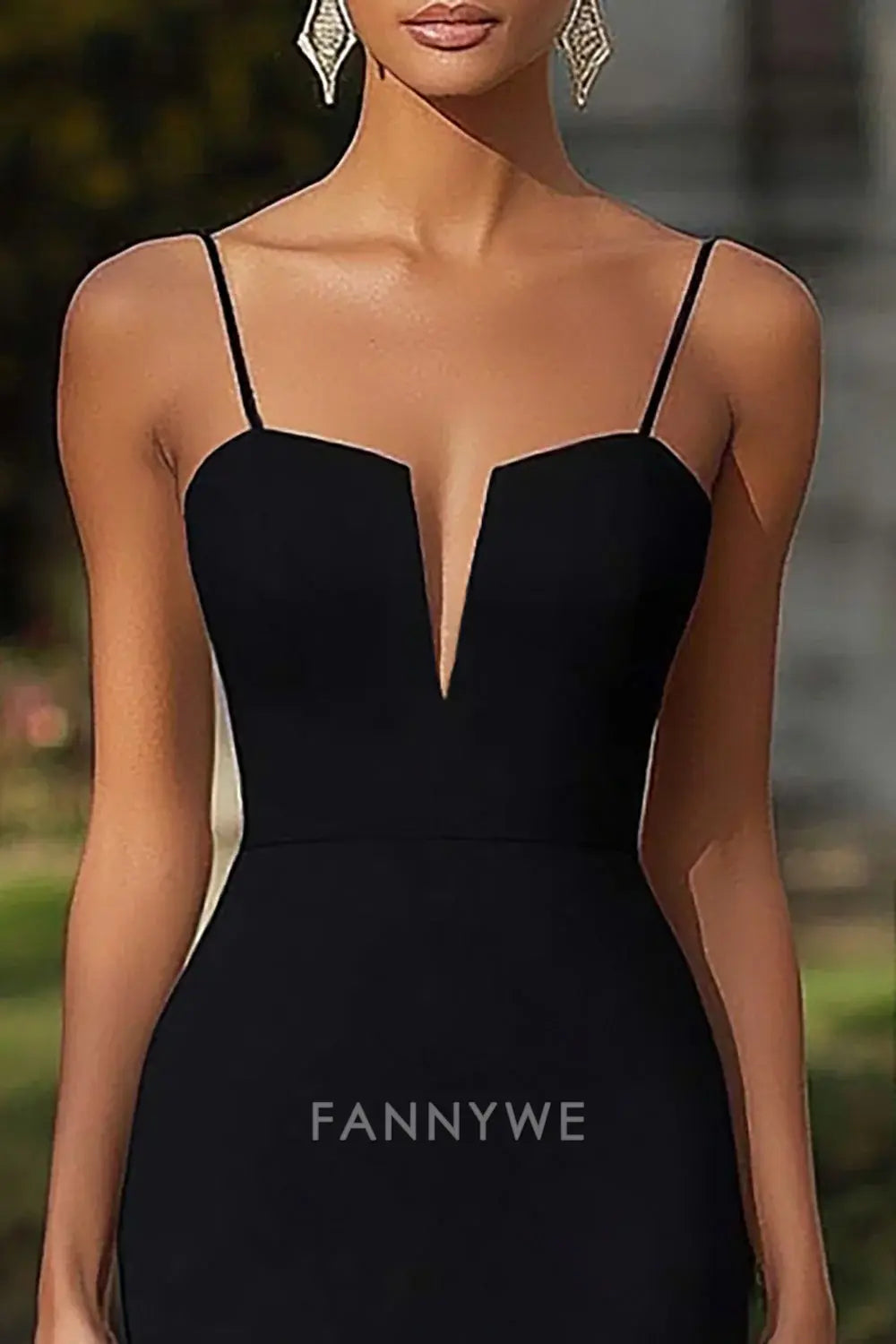 Vestido largo formal FannyWe de satén negro con tirantes finos y corte tubo 