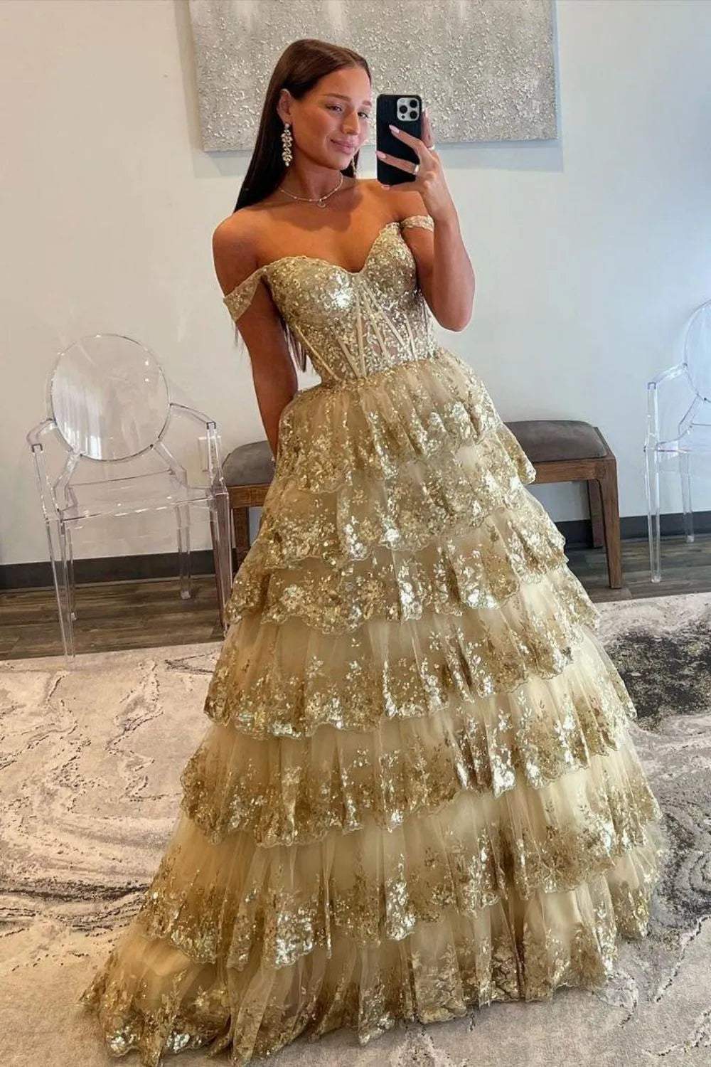 Elegante vestido de fiesta de encaje brillante con hombros descubiertos