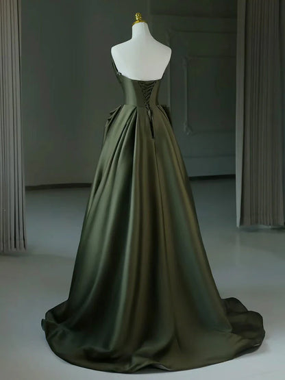 Langes Ballkleid aus Satin in A-Linie mit V-Ausschnitt