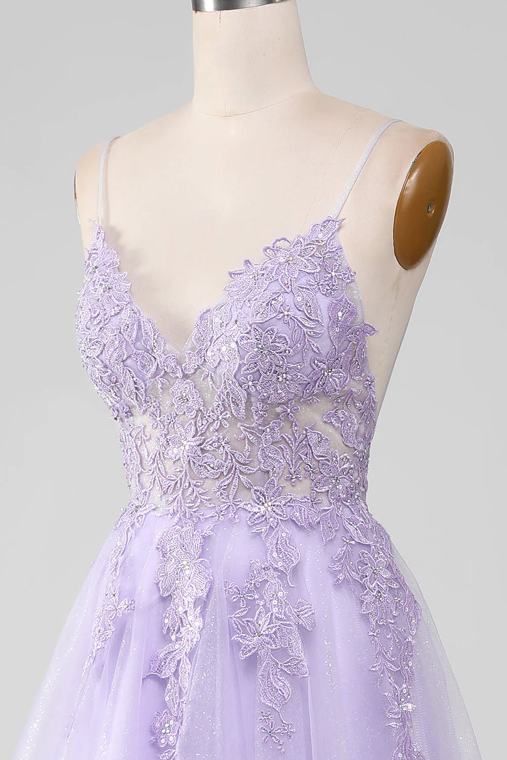 Vestido de fiesta largo con tirantes finos, corte A, color morado claro brillante y cuentas