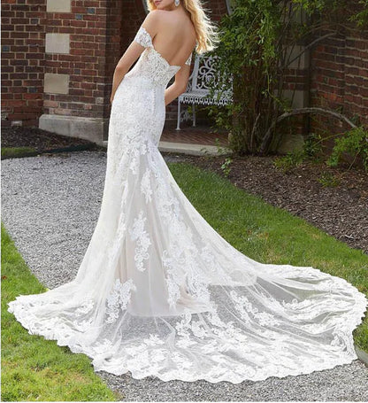 Vestidos de novia de sirena con hombros descubiertos y encaje