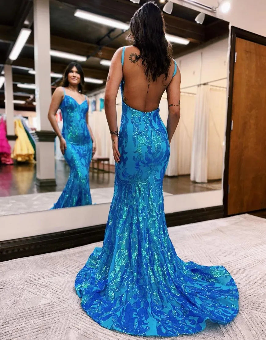 Vestido de fiesta de sirena con tirantes finos y espalda abierta con purpurina