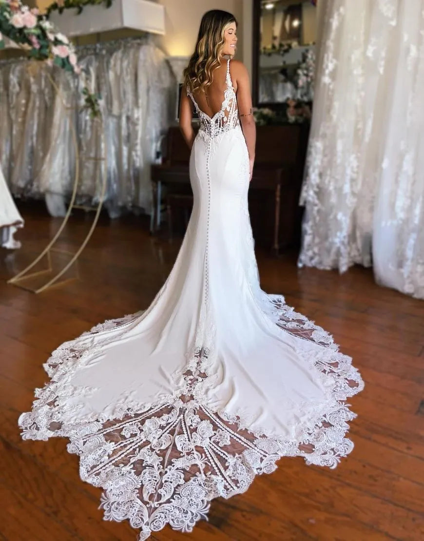 Meerjungfrau-Brautkleid aus Stretch-Satin mit Spaghettiträgern und Applikationen 