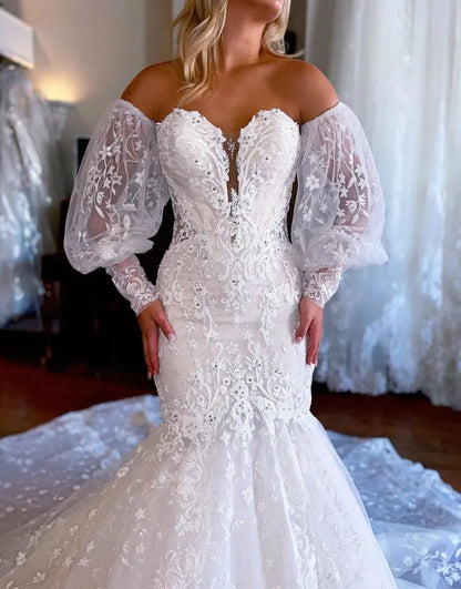 Vestido de novia de corte sirena con escote corazón y mangas desmontables 