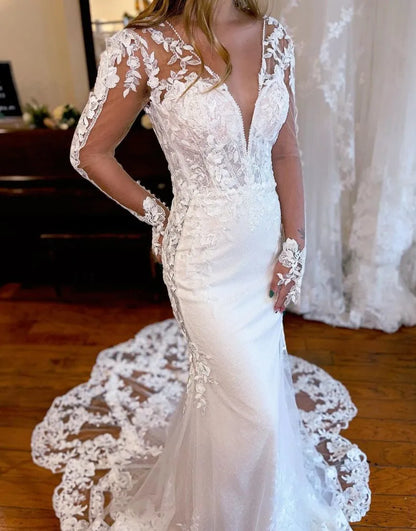 Vestido de novia de sirena con escote en V, mangas largas y apliques 
