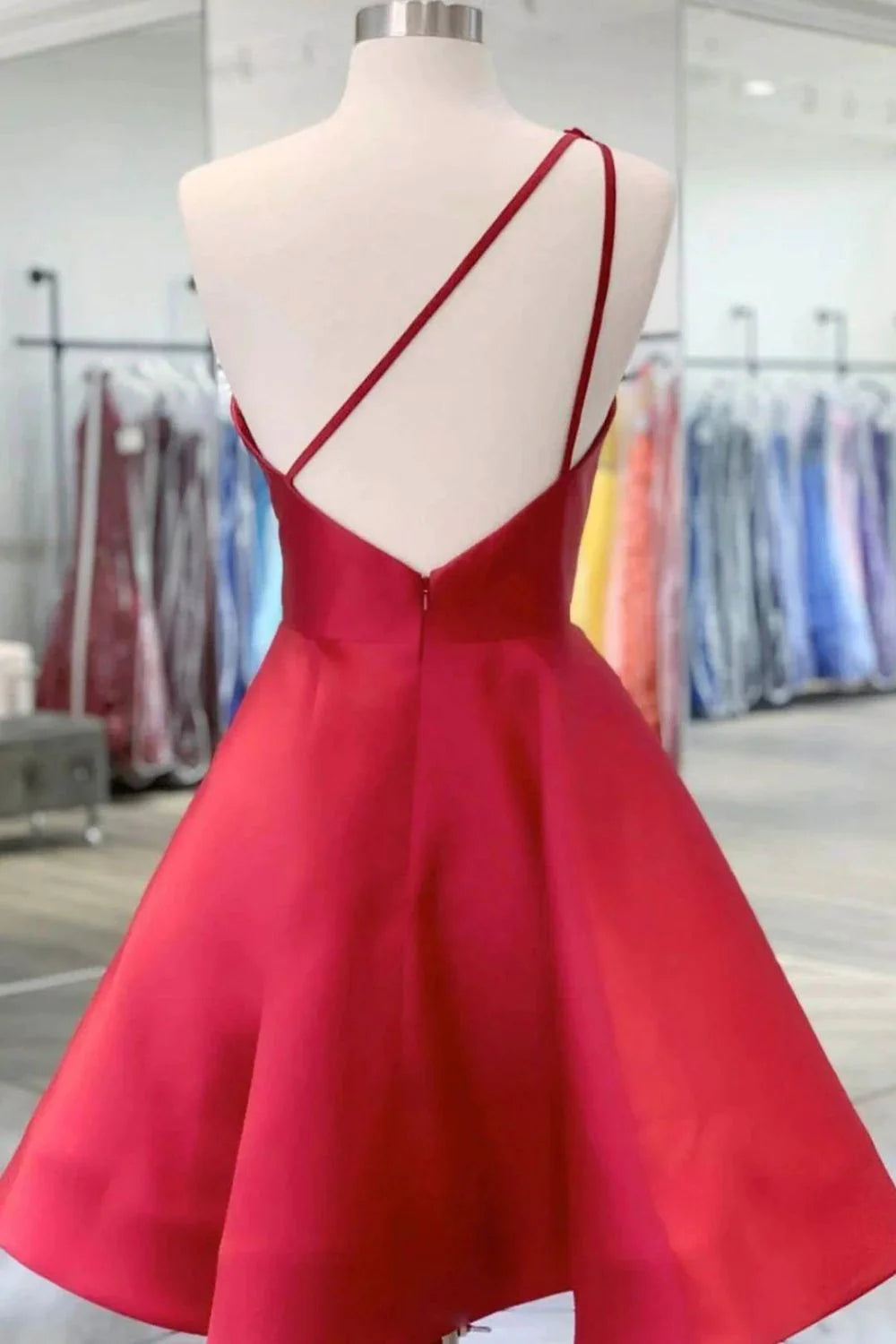 Rotes A-Linien-Heimkehrkleid mit One-Shoulder-Träger und Perlen