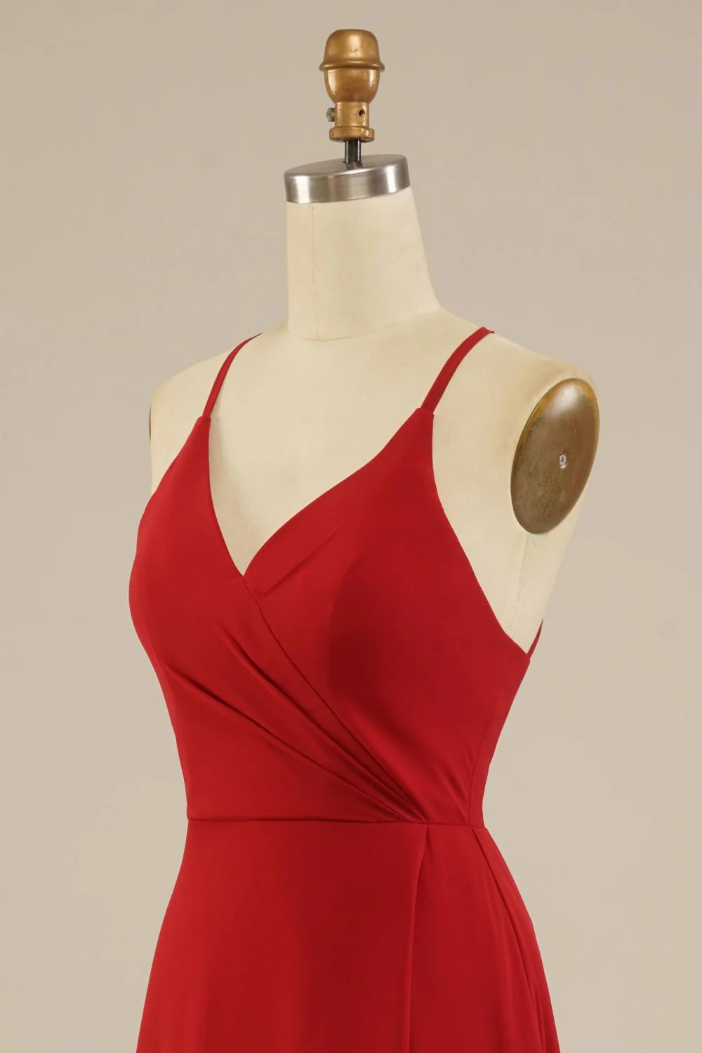 Vestido de dama de honor de gasa con tirantes finos y largo