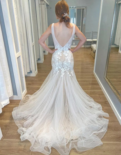 Vestido de novia romántico de tul con escote en V profundo y apliques de sirena 