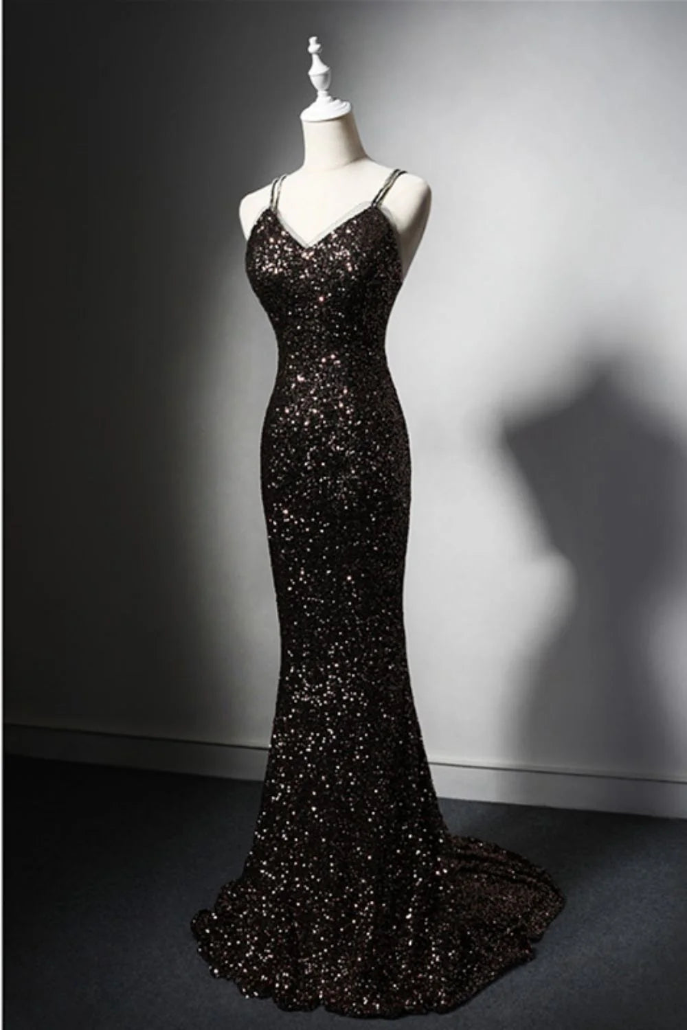 Vestido de fiesta largo con espalda descubierta y corte sirena