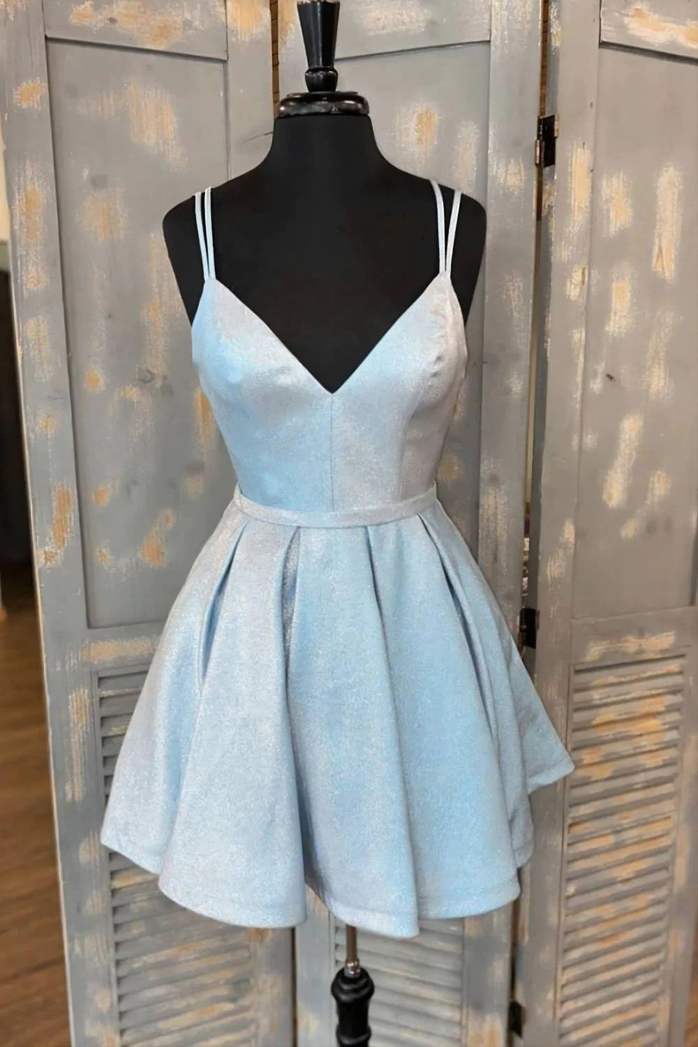 Vestido mini sencillo de fiesta con escote en V y corte A