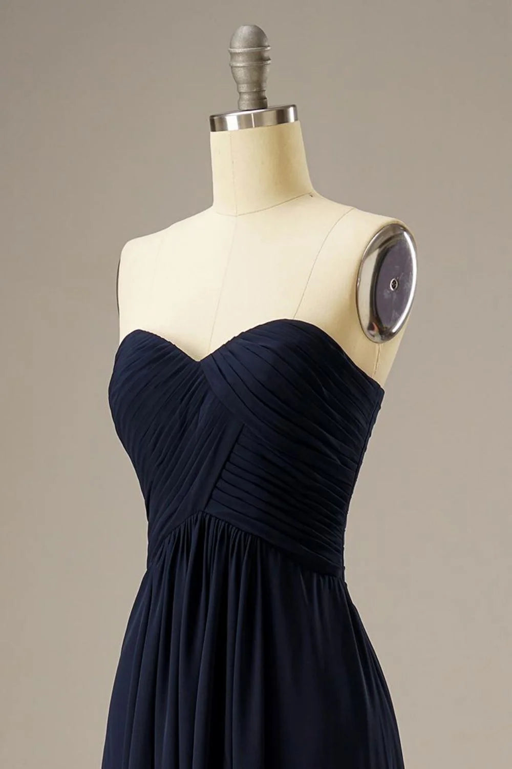 Vestido largo de gasa con espalda de corsé