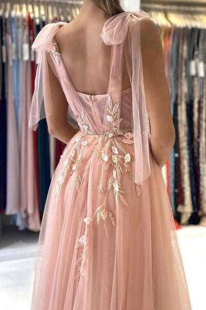 A-Linien-Ballkleid aus Tüll und Spitze mit Schlitz