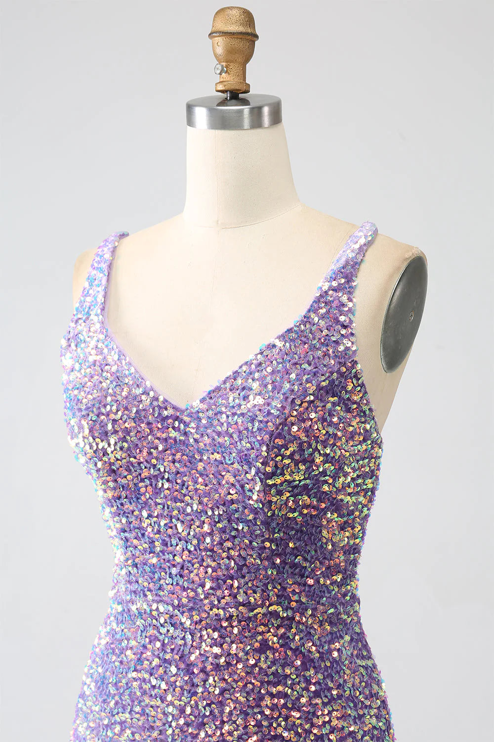 Vestido de fiesta de sirena brillante con lentejuelas en morado claro y abertura