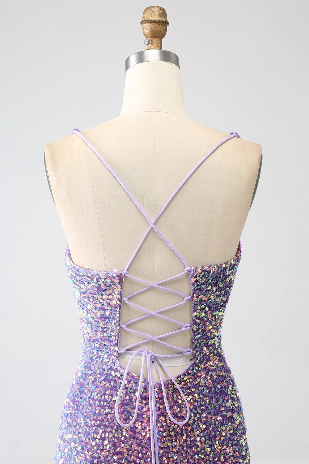 Vestido de fiesta de sirena brillante con lentejuelas en morado claro y abertura