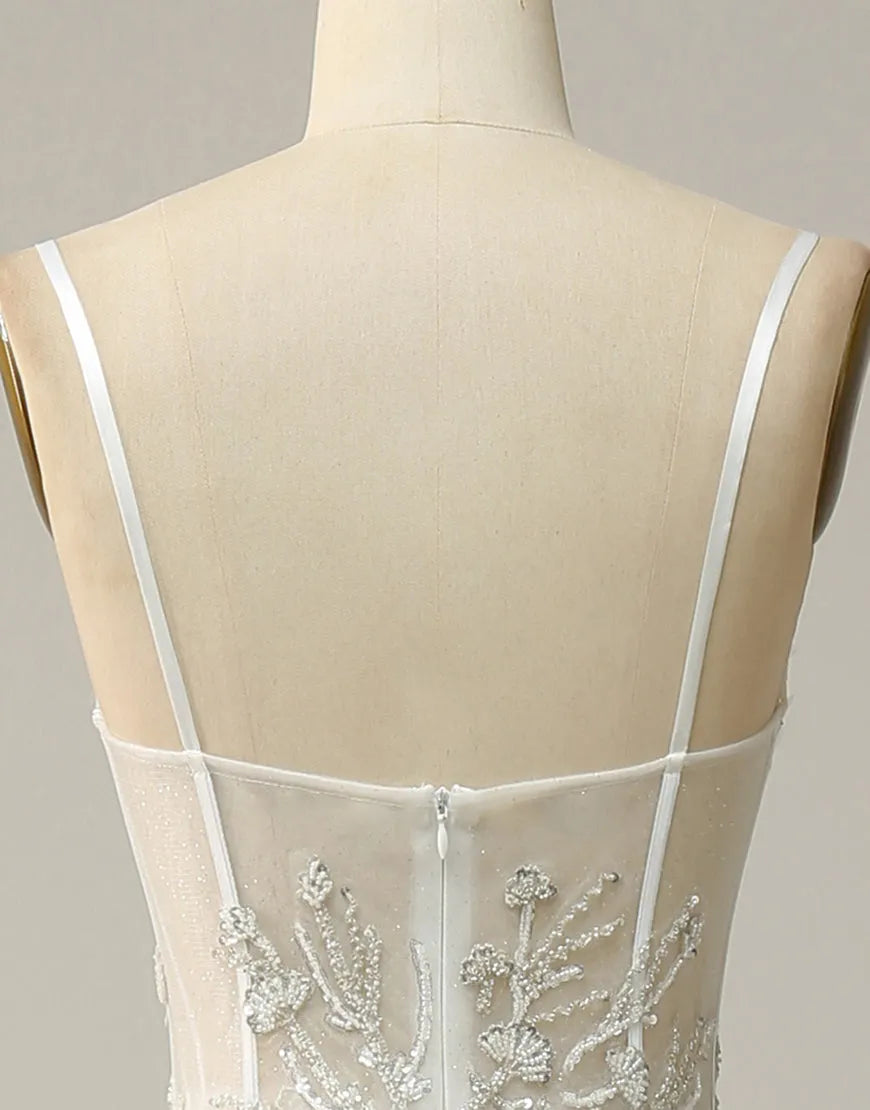 Vestido de fiesta largo con tirantes finos y cuentas en forma de A