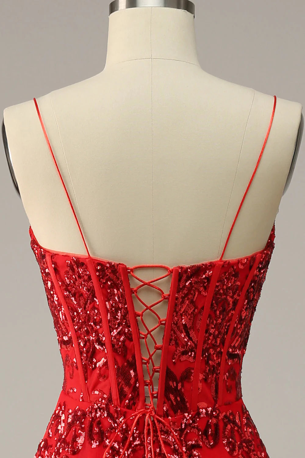 Vestido de fiesta burdeos de talla grande con tirantes finos y espalda cruzada