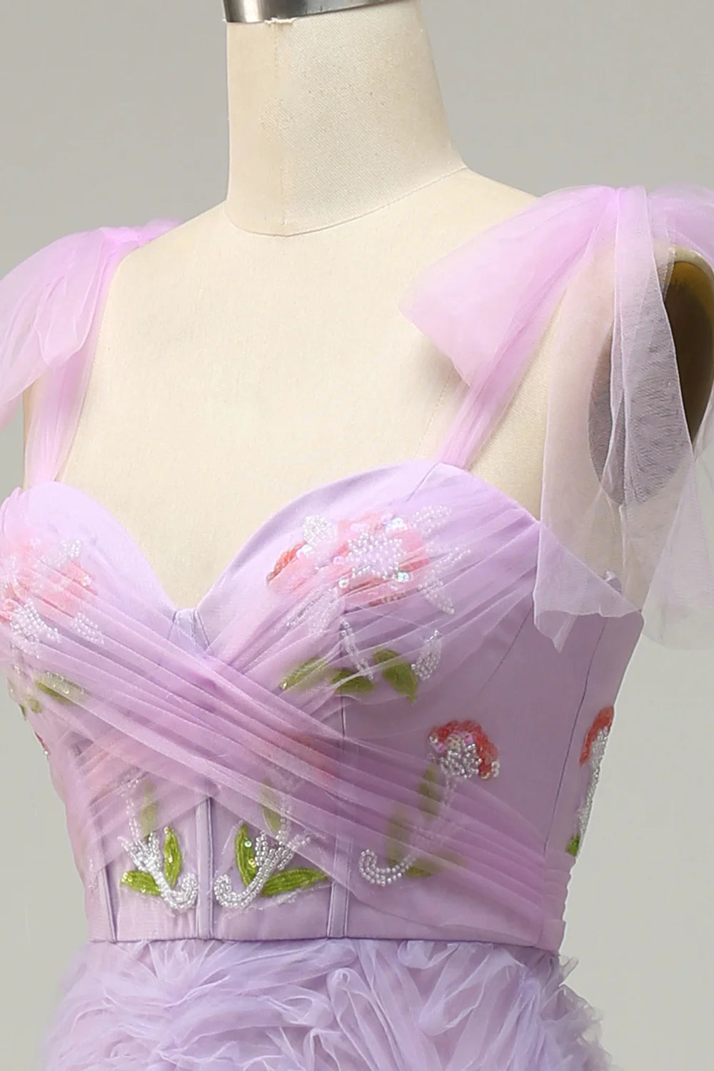 Vestido de fiesta verde claro de corte A con bordado