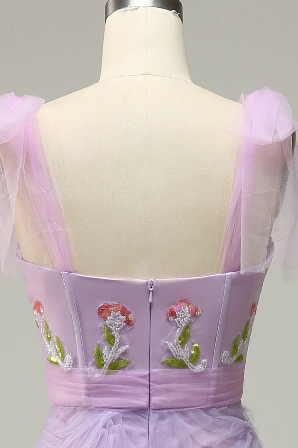 Vestido de fiesta verde claro de corte A con bordado