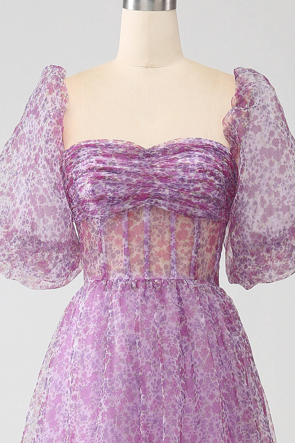 Lilafarbenes A-Linien-Ballkleid mit quadratischem Ausschnitt und halblangen Ärmeln