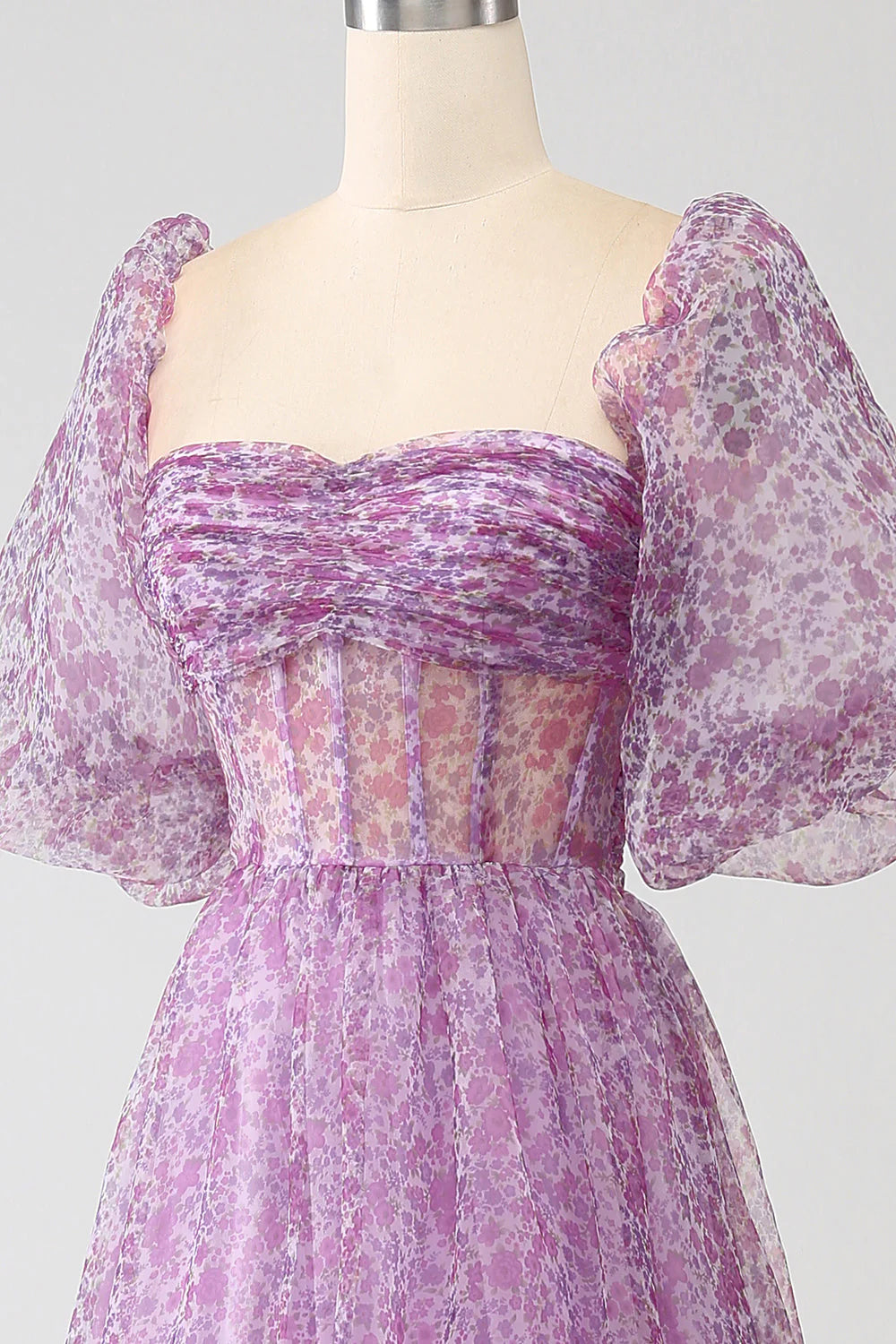 Lilafarbenes A-Linien-Ballkleid mit quadratischem Ausschnitt und halblangen Ärmeln