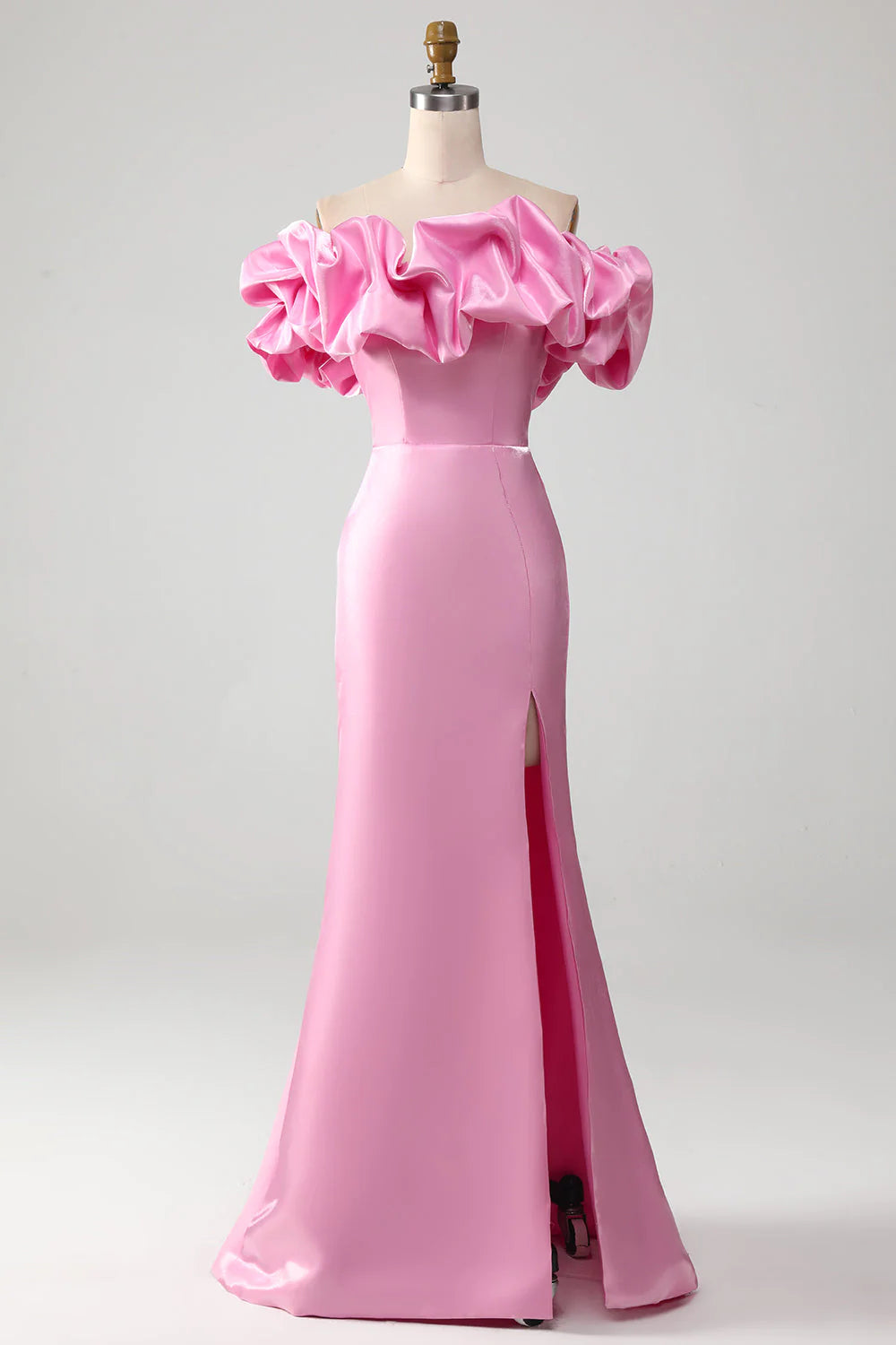 Vestido de fiesta rosa de sirena con hombros descubiertos y volantes