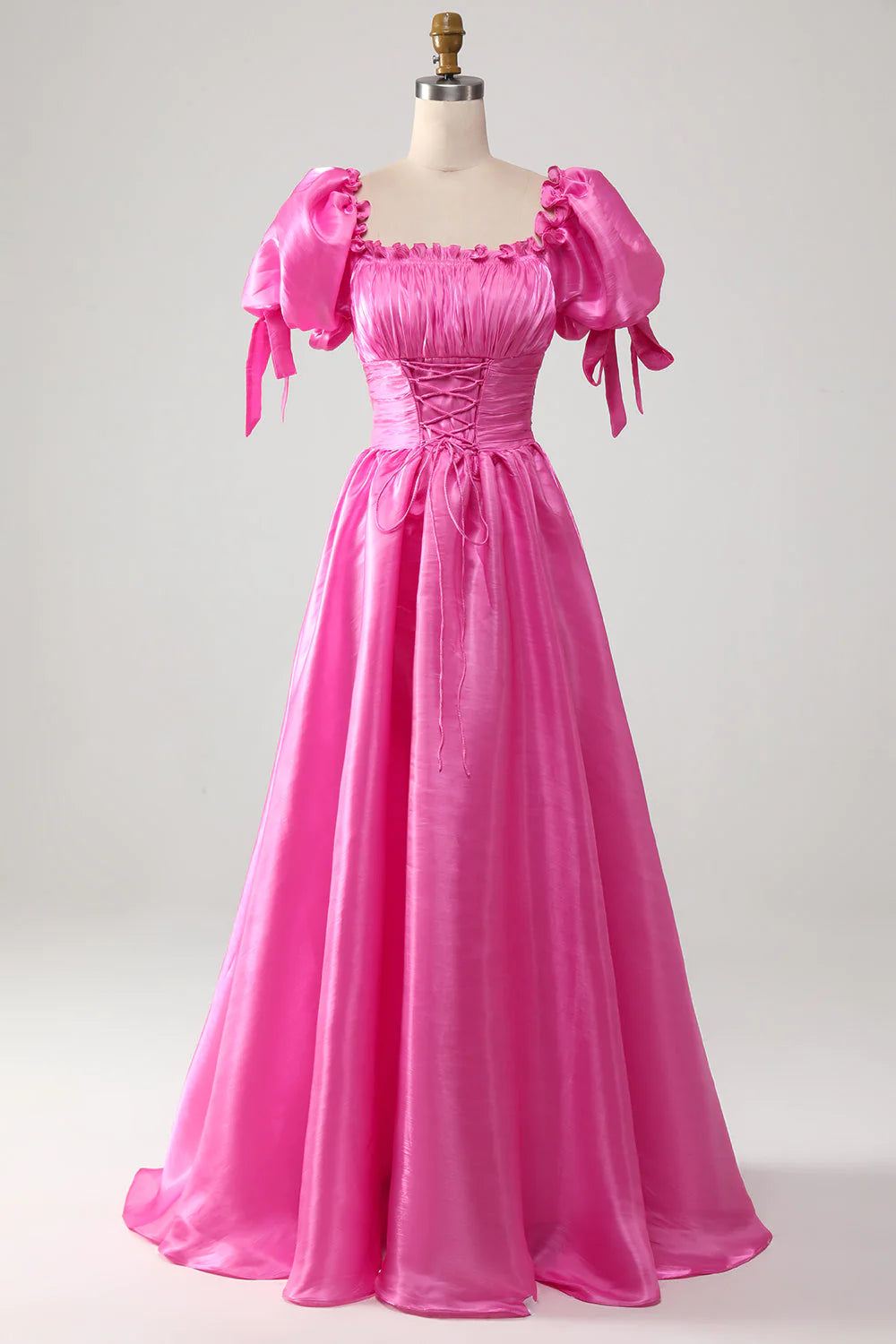 Vestido de fiesta rosa intenso con mangas abullonadas y volantes