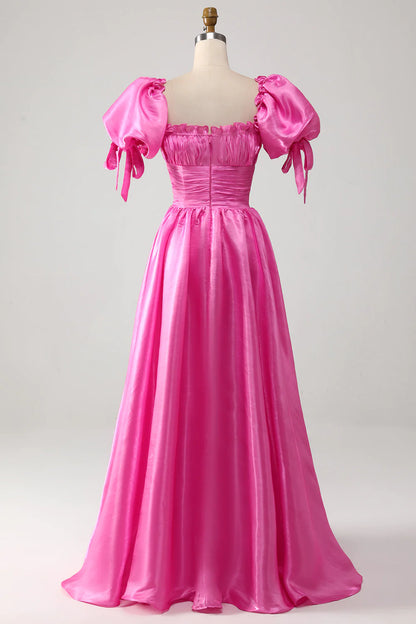 Vestido de fiesta rosa intenso con mangas abullonadas y volantes