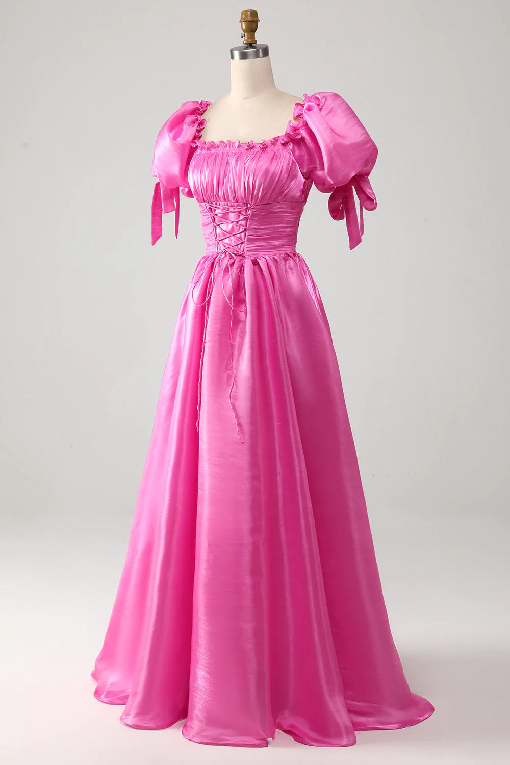 Vestido de fiesta rosa intenso con mangas abullonadas y volantes