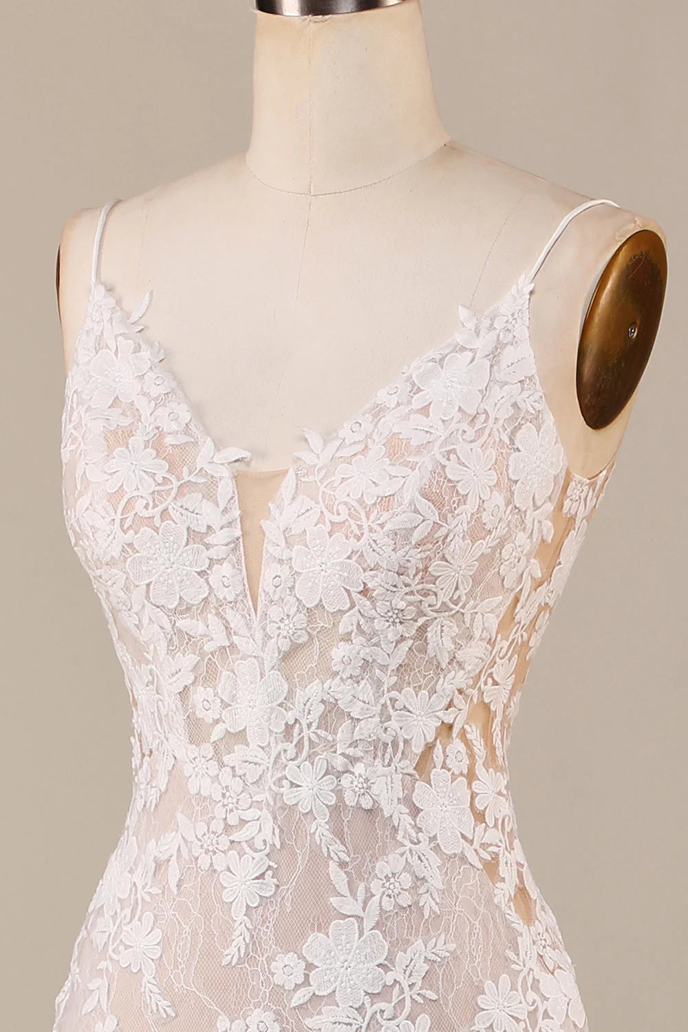 Charmantes Meerjungfrau-Brautkleid mit Spaghettiträgern und Spitze in Elfenbein