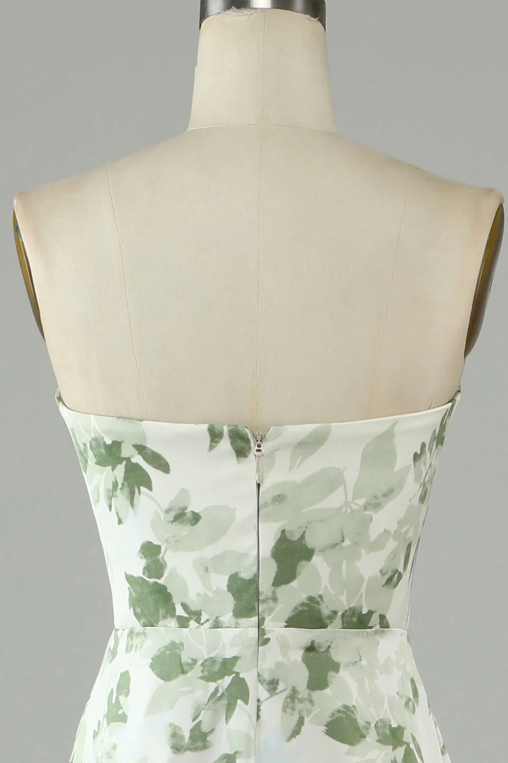 Vestido de dama de honor largo verde estampado sin tirantes asimétrico