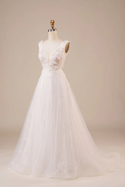 Langes, elfenbeinfarbenes Brautkleid mit glitzerndem Tüll und Perlen