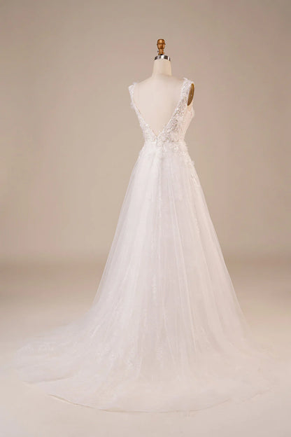 Langes, elfenbeinfarbenes Brautkleid mit glitzerndem Tüll und Perlen