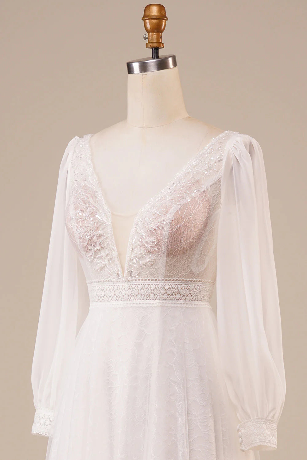 A-Linien-Brautkleid aus Tüll mit Perlenbesatz und Ärmeln in Elfenbein