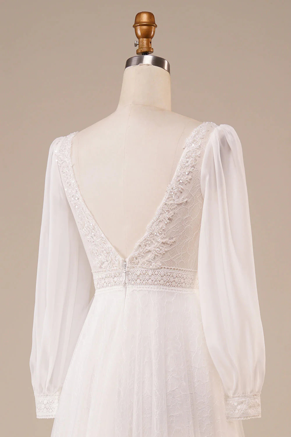 A-Linien-Brautkleid aus Tüll mit Perlenbesatz und Ärmeln in Elfenbein
