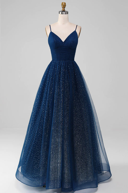 Marineblaues Ballkleid mit V-Ausschnitt und langen Perlen