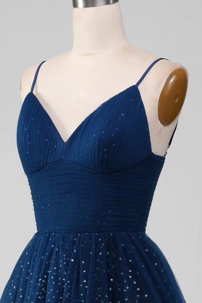 Vestido de fiesta azul marino con escote en V, largo de tul con cuentas y pliegues