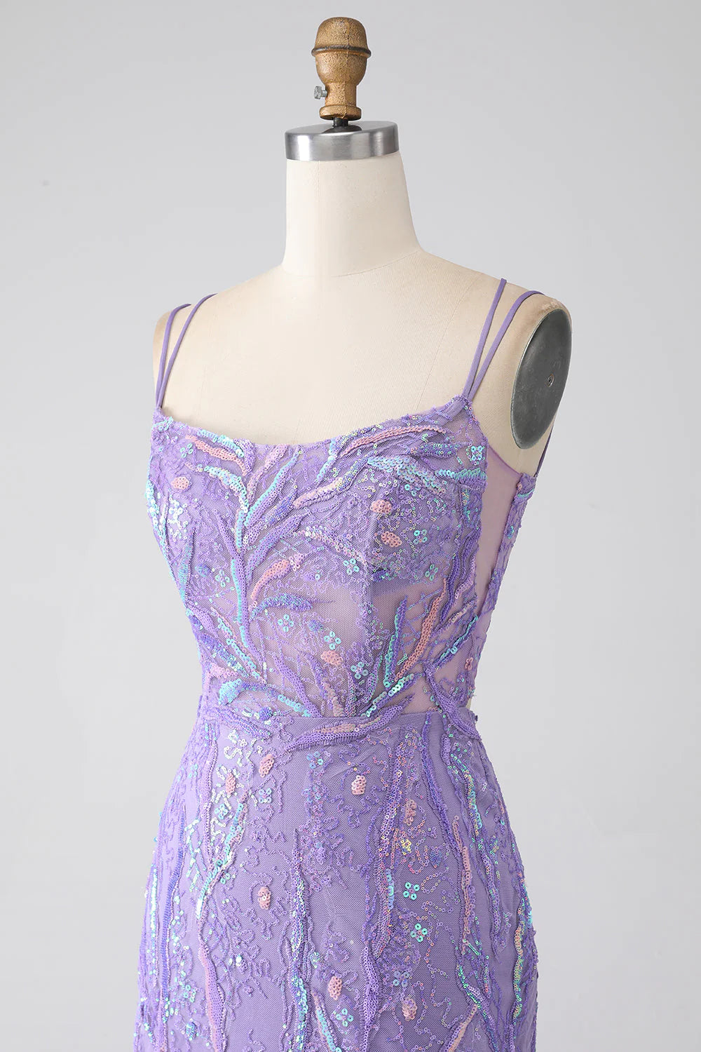 Vestido de fiesta de sirena con espalda con cordones y lentejuelas lilas con abertura