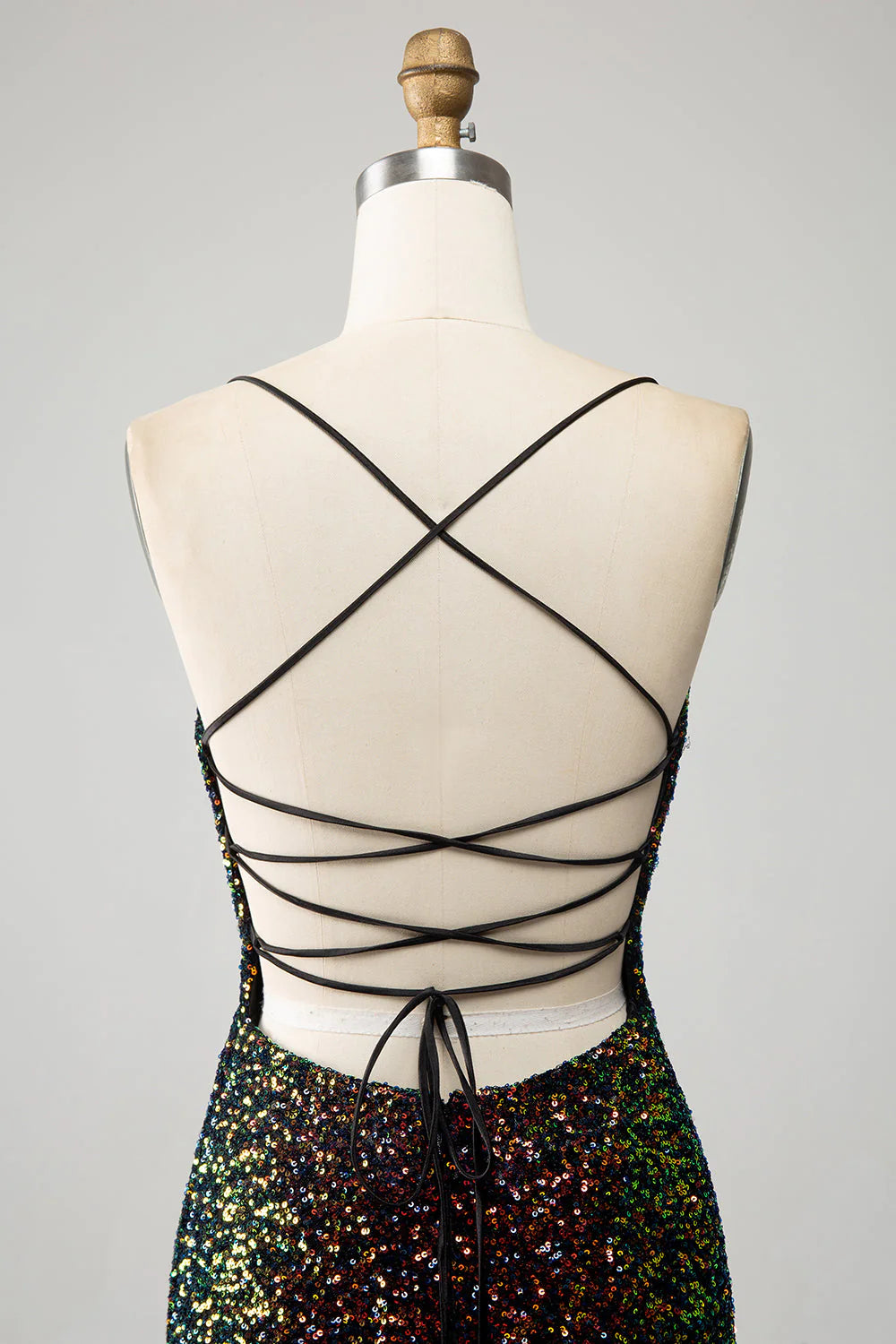 Vestido de fiesta de sirena con lentejuelas y tirantes finos negros brillantes con abertura