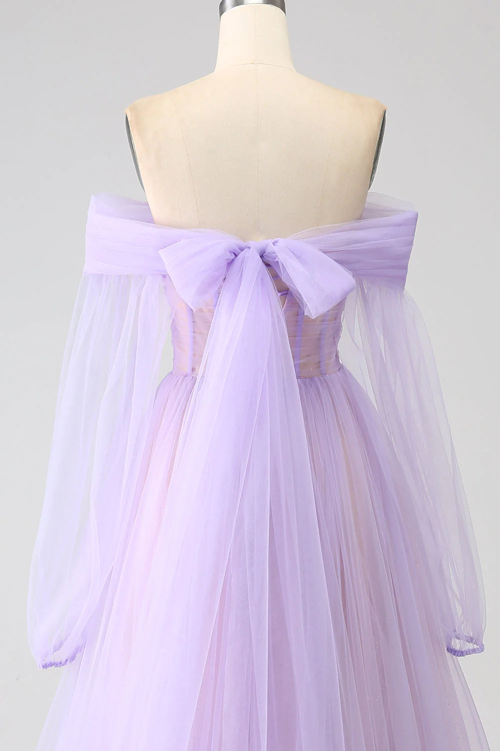 Vestido de fiesta lila de tul con escote en A y mangas largas, con hombros descubiertos