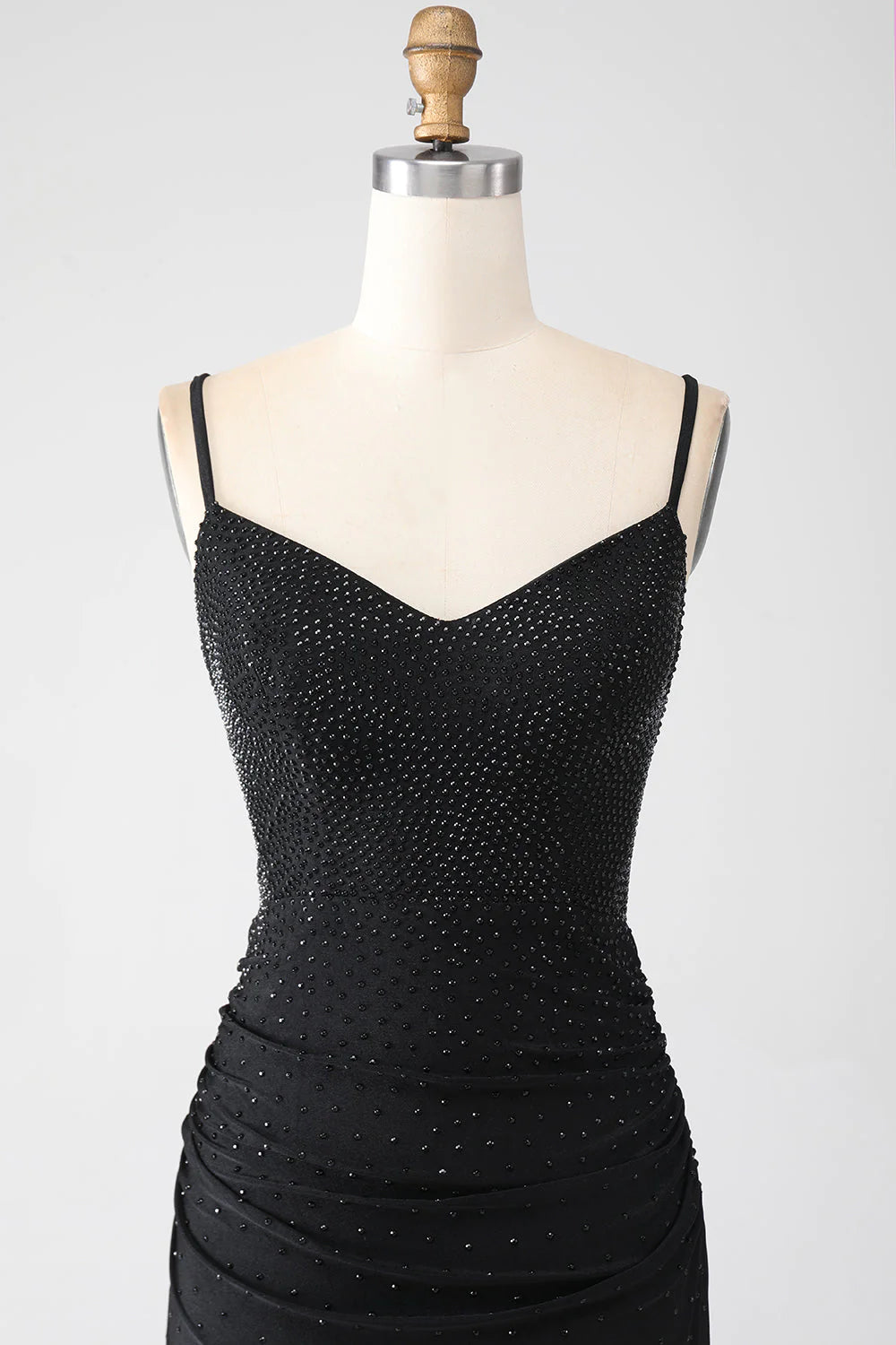 Vestido de fiesta de sirena con cuentas negras y volantes