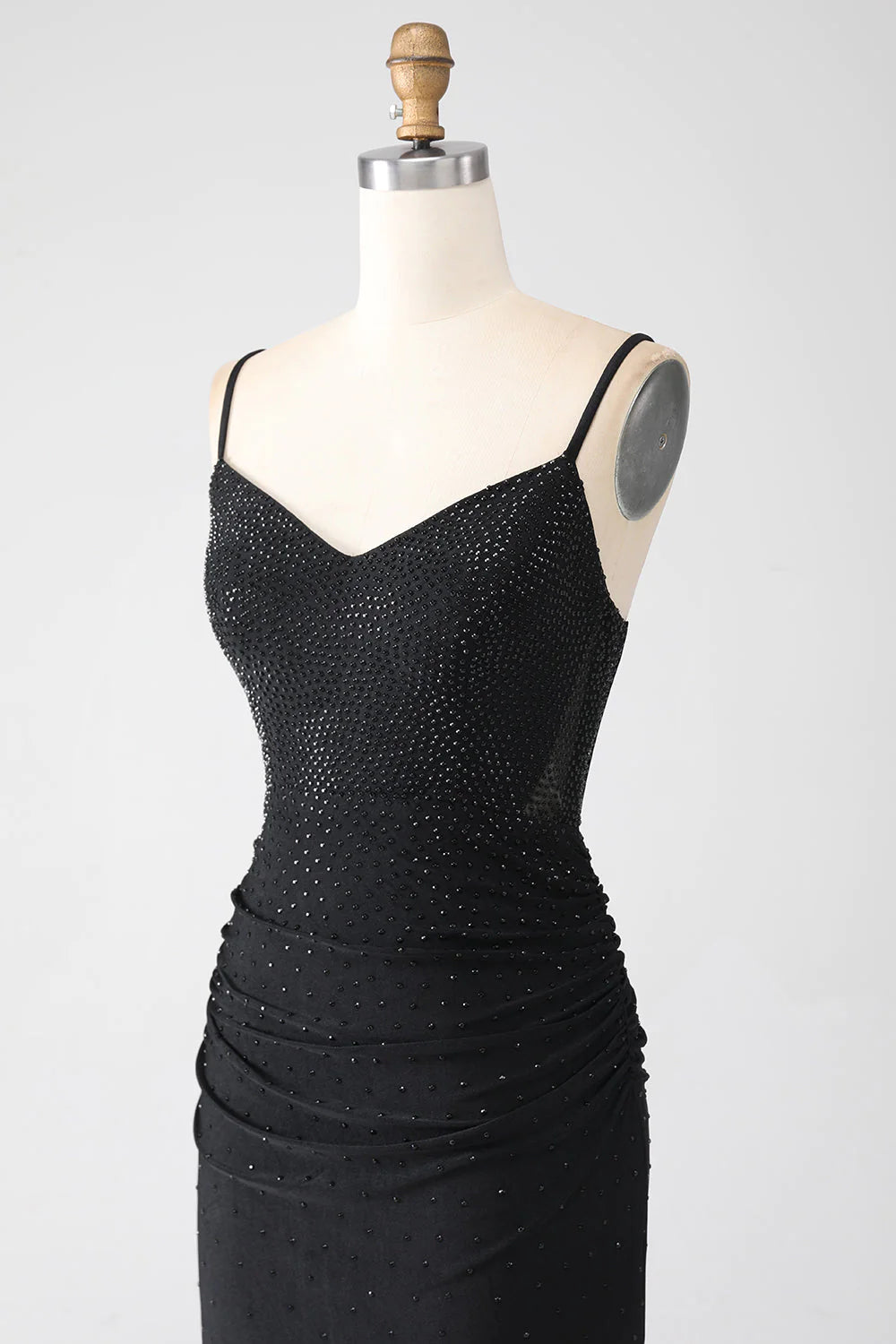 Vestido de fiesta de sirena con cuentas negras y volantes