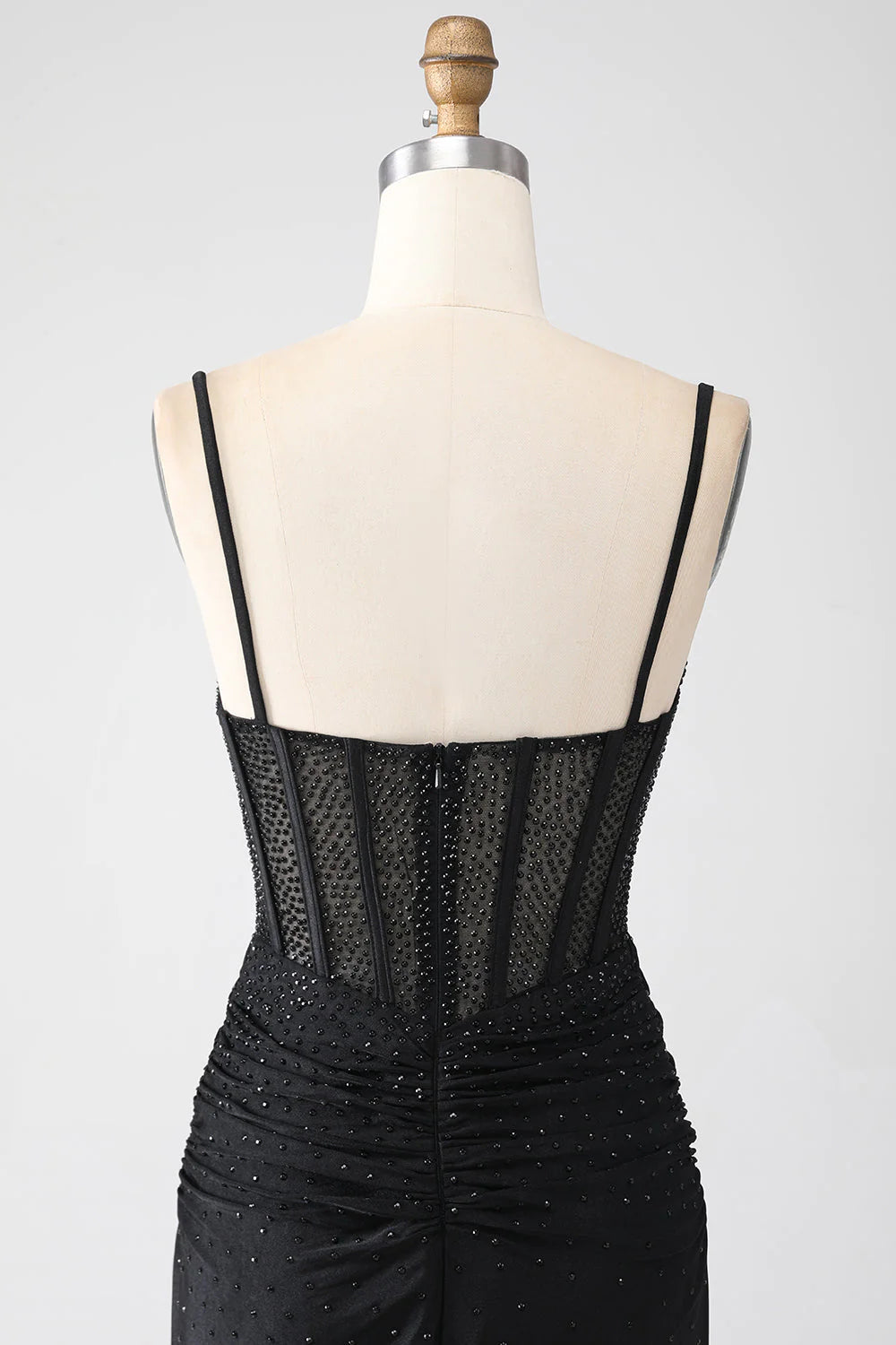 Vestido de fiesta de sirena con cuentas negras y volantes