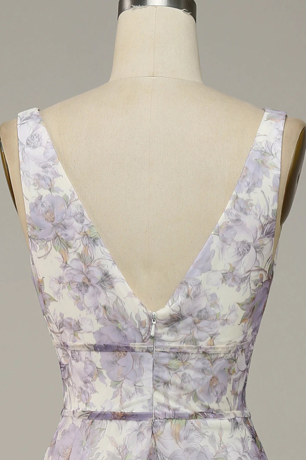 Vestido de fiesta con escote en V y abertura, estampado morado marfil