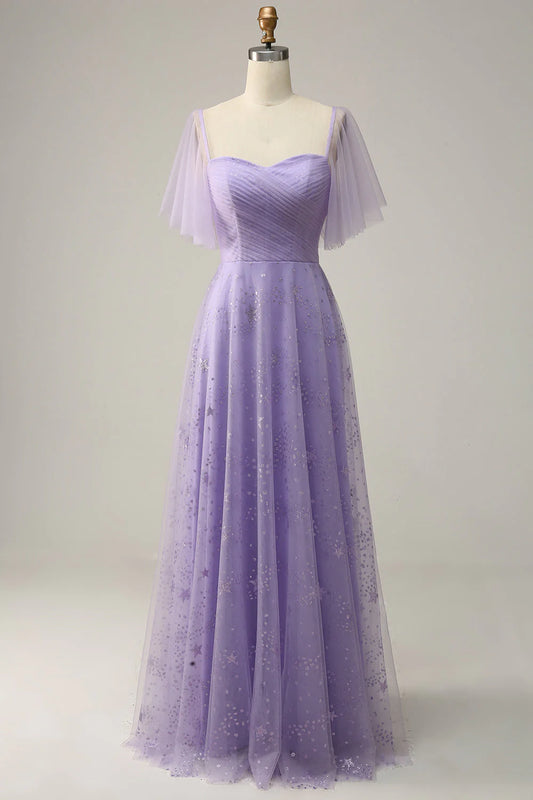 Schulterfreies, lavendelfarbenes Ballkleid mit Rüschen