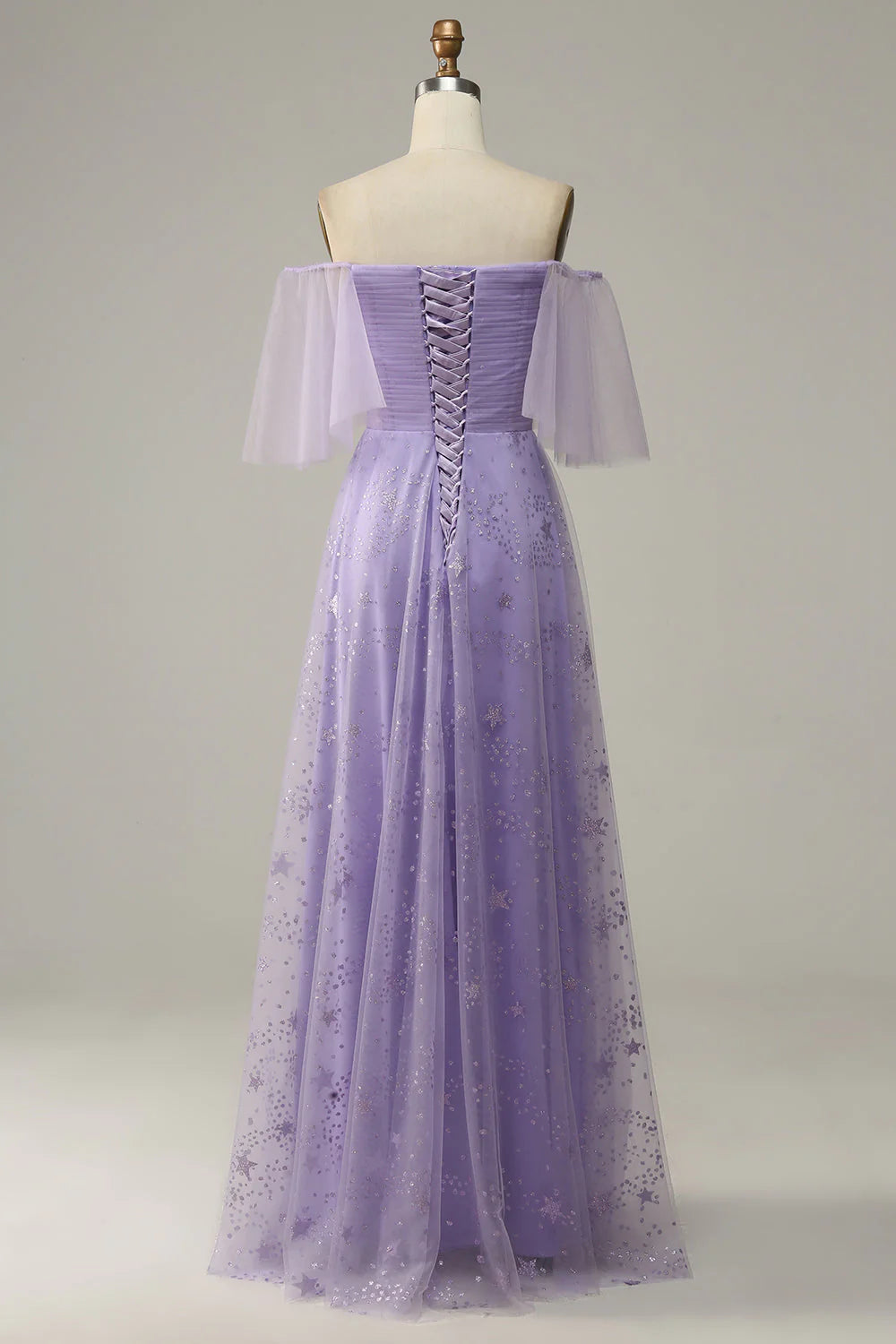 Vestido de fiesta lavanda con hombros descubiertos y volantes