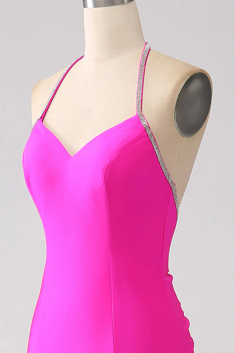 Vestido de fiesta largo fucsia de sirena, cuello halter, espalda descubierta