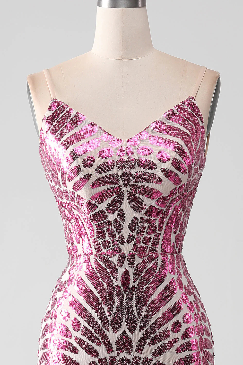 Vestido de fiesta de sirena con tirantes finos brillantes y espalda descubierta