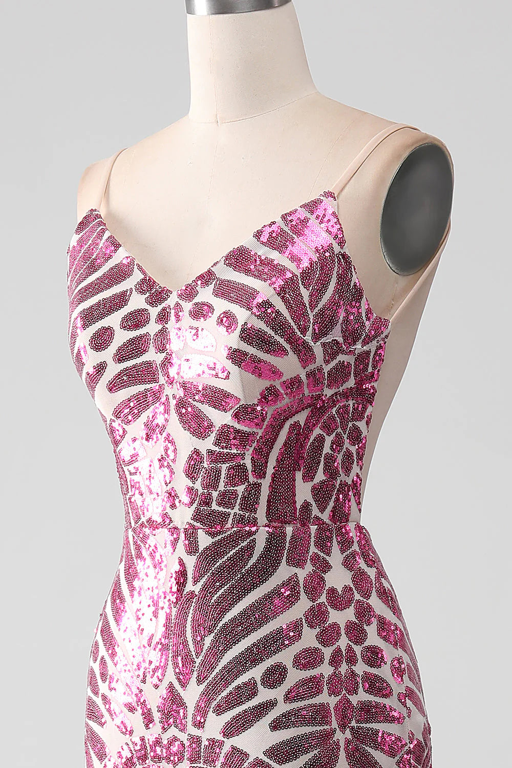 Vestido de fiesta de sirena con tirantes finos brillantes y espalda descubierta