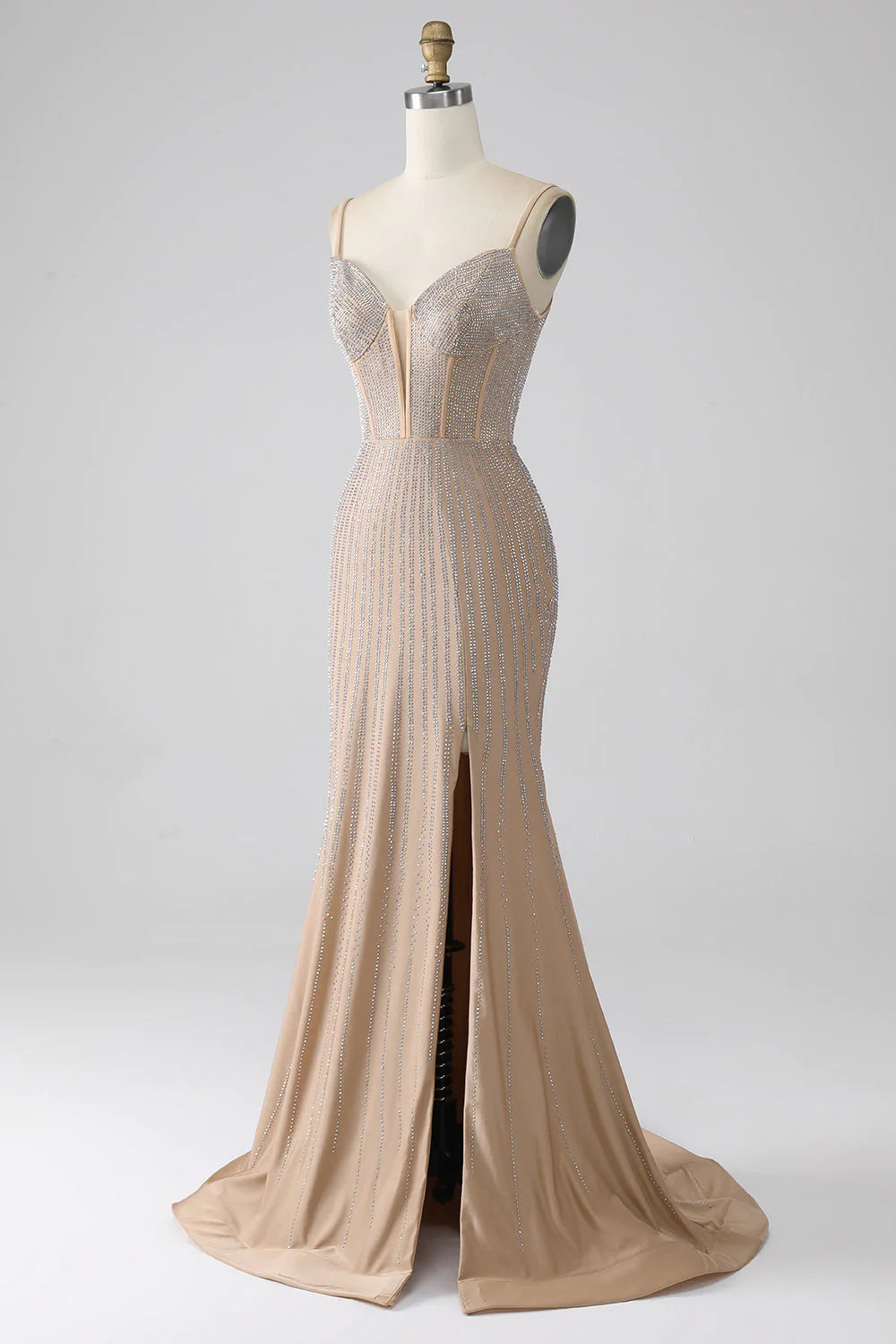 Vestido de fiesta largo con tirantes finos y sirena color champán brillante con abertura